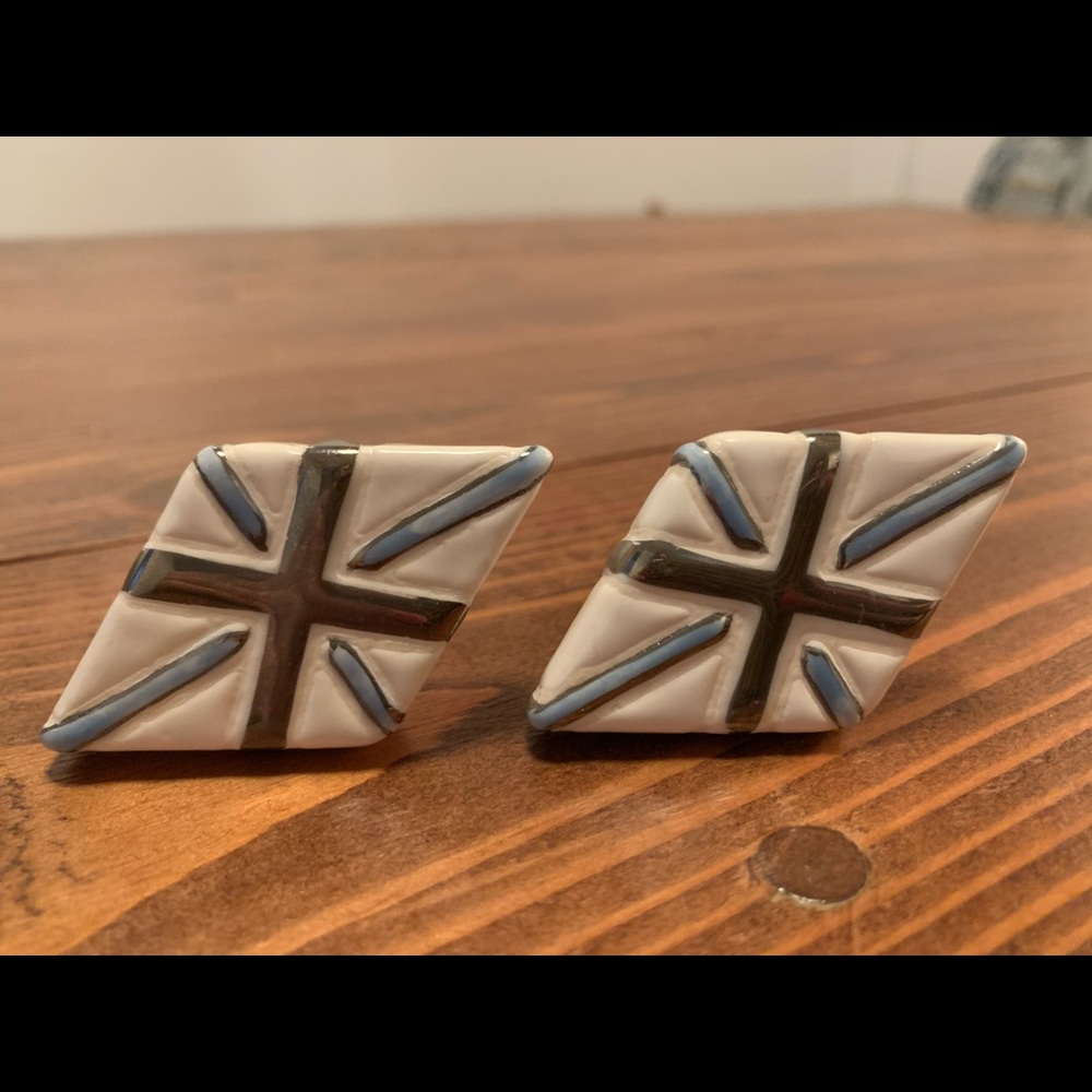 2 dresser knobs - Picture 2 of 2